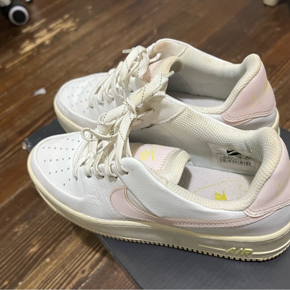 Nike Air Force 1 Sage Low leather trainers White/Pink - Picture 8 of 8